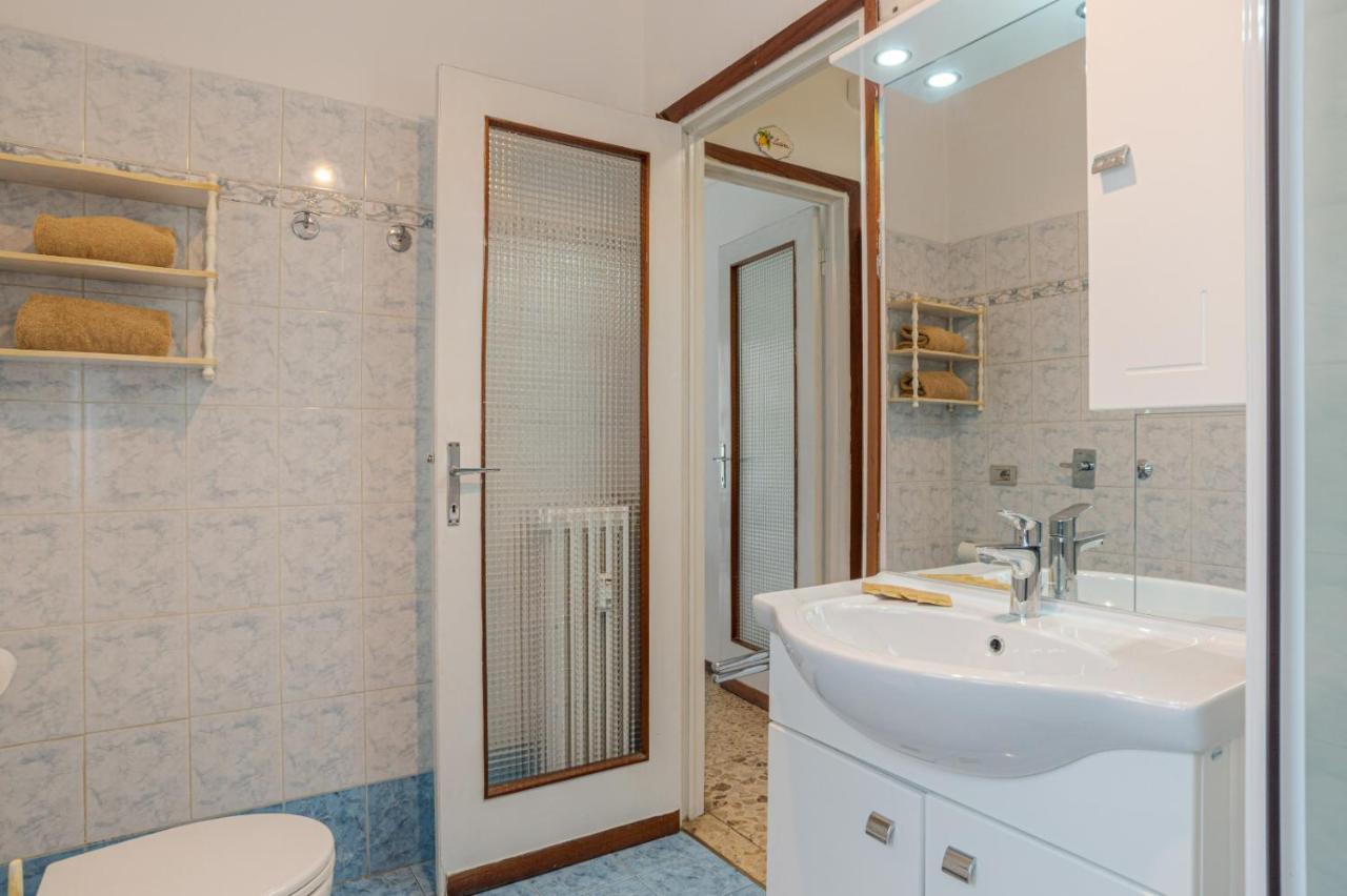 Lovely & Quiet Apartment - With Balcony & Parking โกโม ภายนอก รูปภาพ